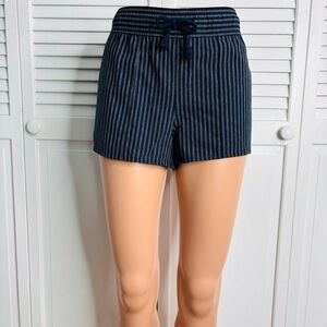 PERFORMANCE APPAREL Striped Shorts Size Large
